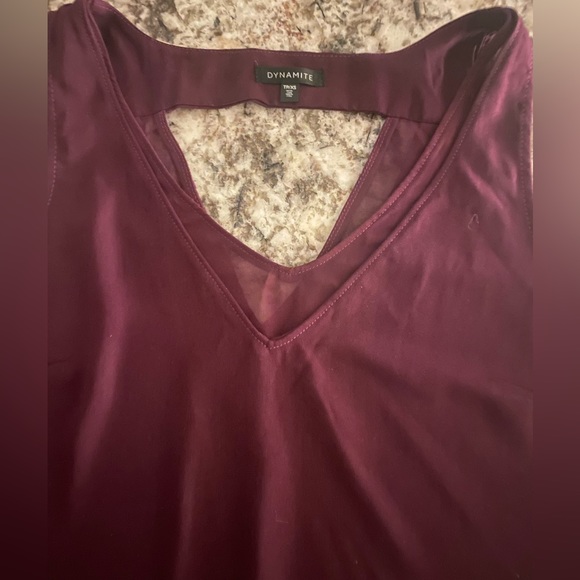 Dynamite burgundy sleeveless top. XS - Picture 3 of 5